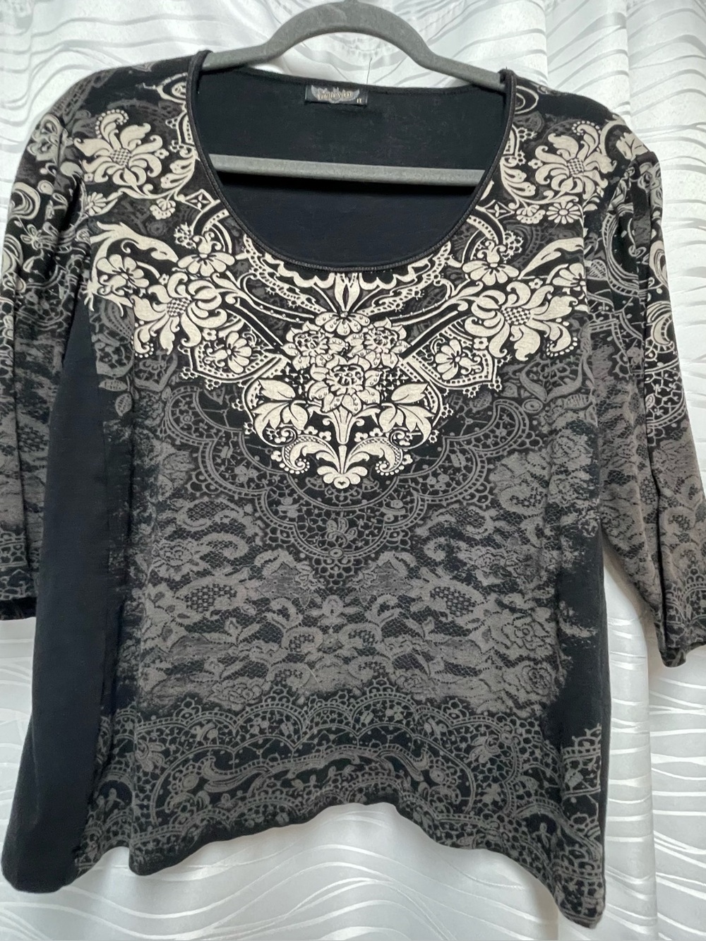 Vanilla Sugar Black and Cream Floral Lace-Print Long Sleeve Scoop Top